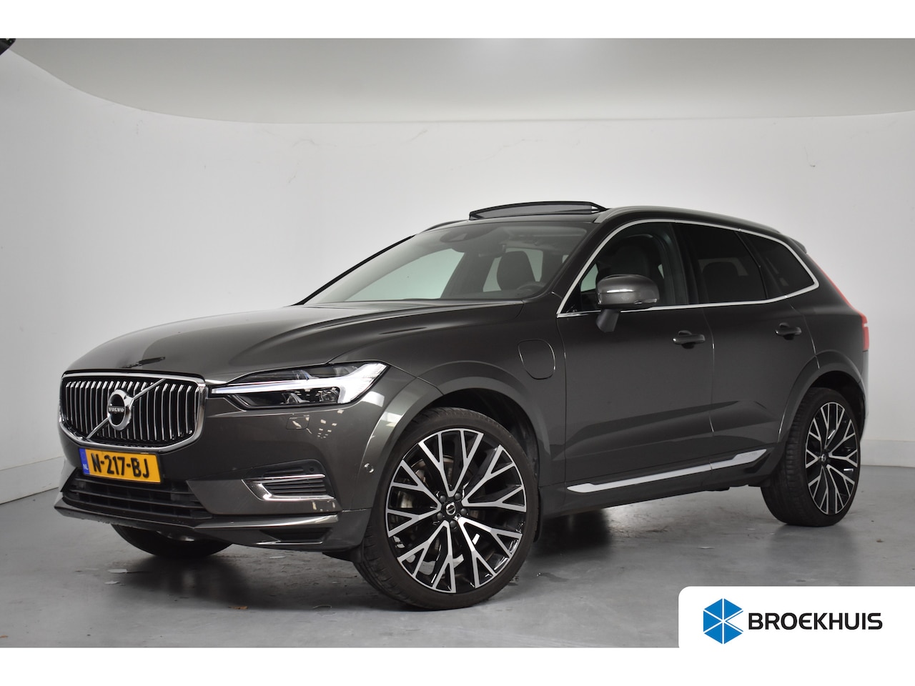 Volvo XC60 - 2.0 Recharge T6 AWD Inscription | Dealer Onderhouden! | Open Dak | Memory Zetels | harman - AutoWereld.nl