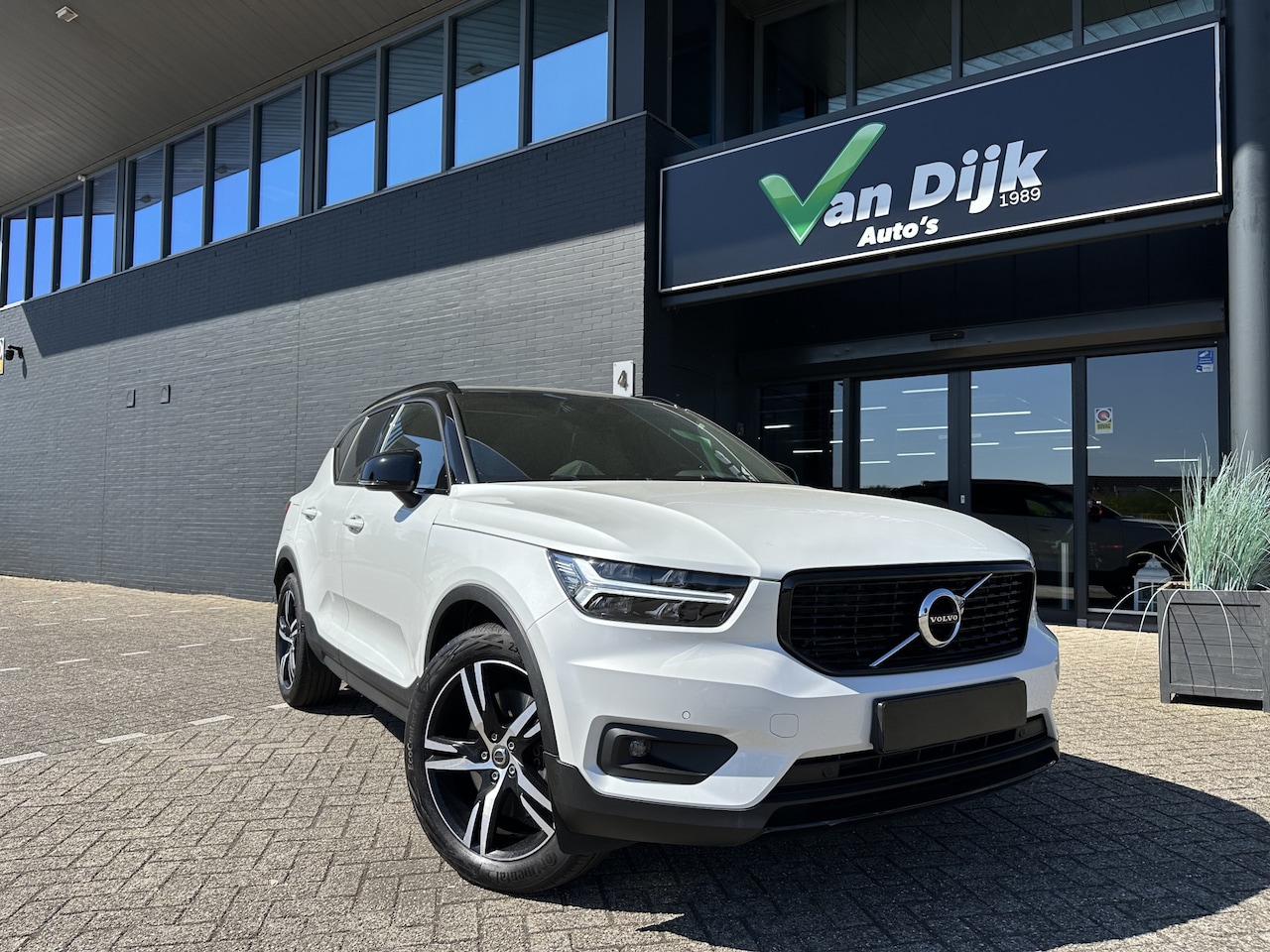 Volvo XC40 - 1.5 T5 Recharge R-Design Navi Camera Panodak - AutoWereld.nl