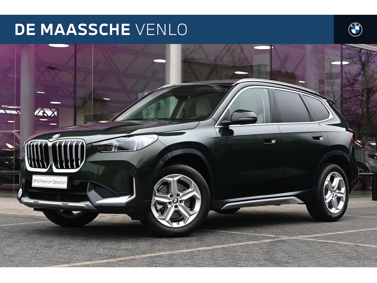 BMW X1 - sDrive20i High Executive xLine Automaat / Panoramadak / Trekhaak / Sportstoelen / Parking - AutoWereld.nl