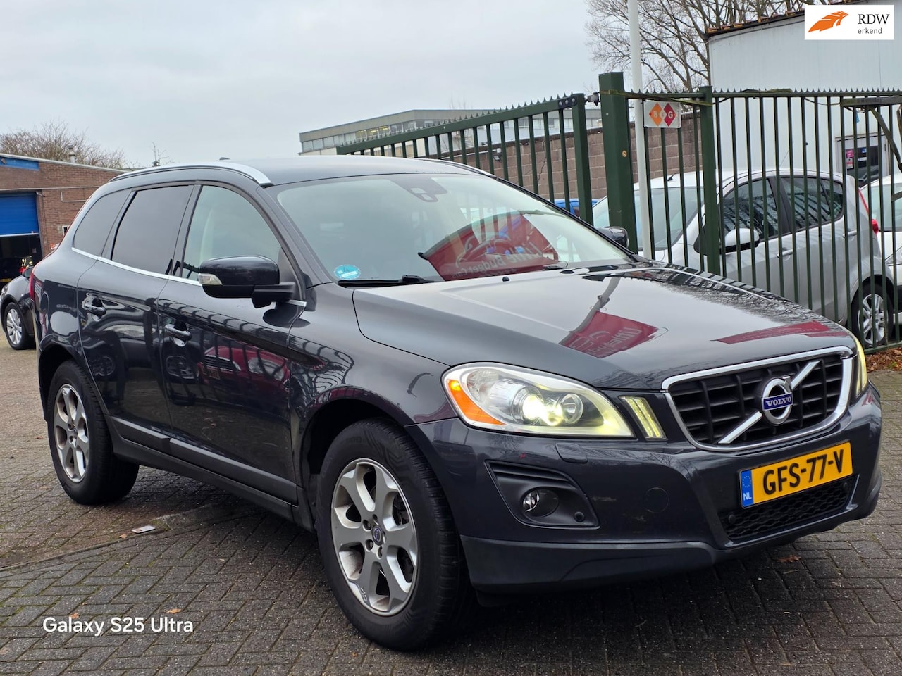 Volvo XC60 - 3.0 T6 AWD Momentum Automaat leerbekeleding stoelverwarming parkeer sensor trekhaak - AutoWereld.nl