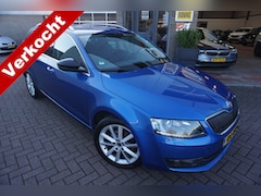 Skoda Octavia Combi - 1.6 TDI Style Business Automaat