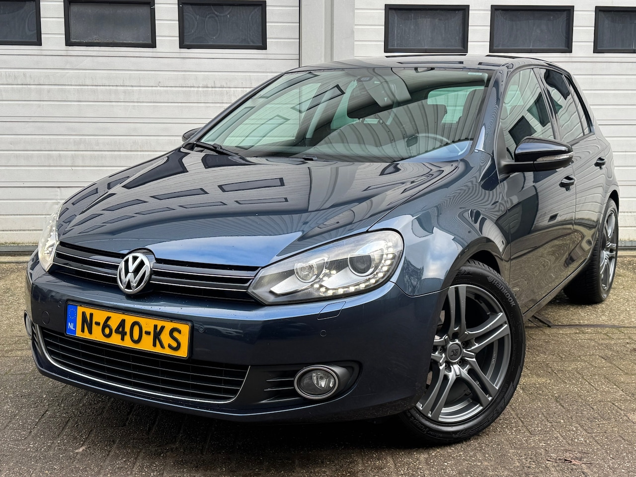 Volkswagen Golf - 1.2 TSI STYLE xenon/led/trekhaak/aut/stoelverwarming/bluetooth/parkeersensoren - AutoWereld.nl