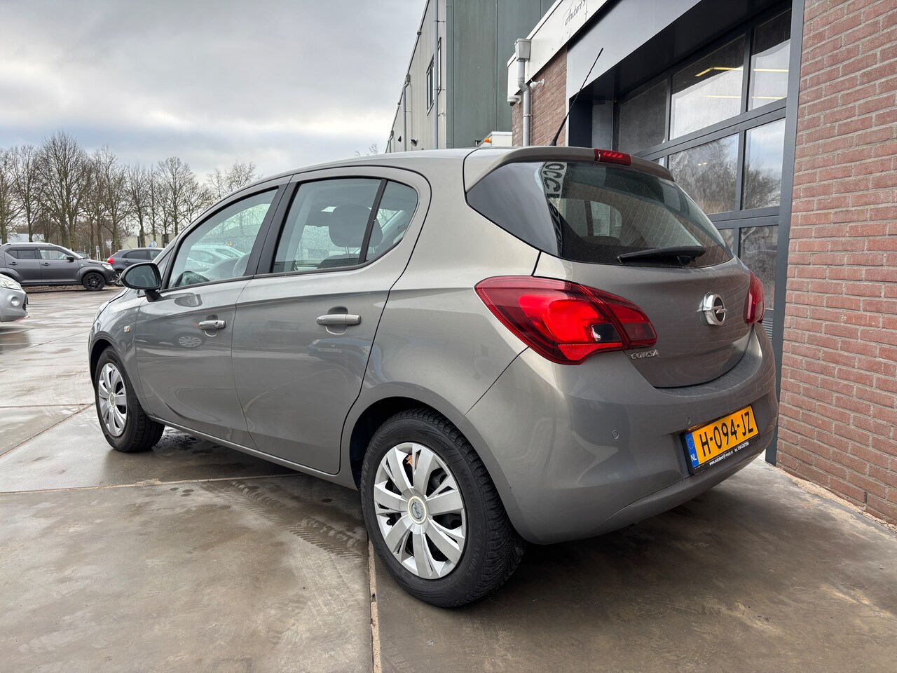 Opel Corsa - 1.2-16V Business+ | Airco. Cruise. Parkeersensoren. Etc.