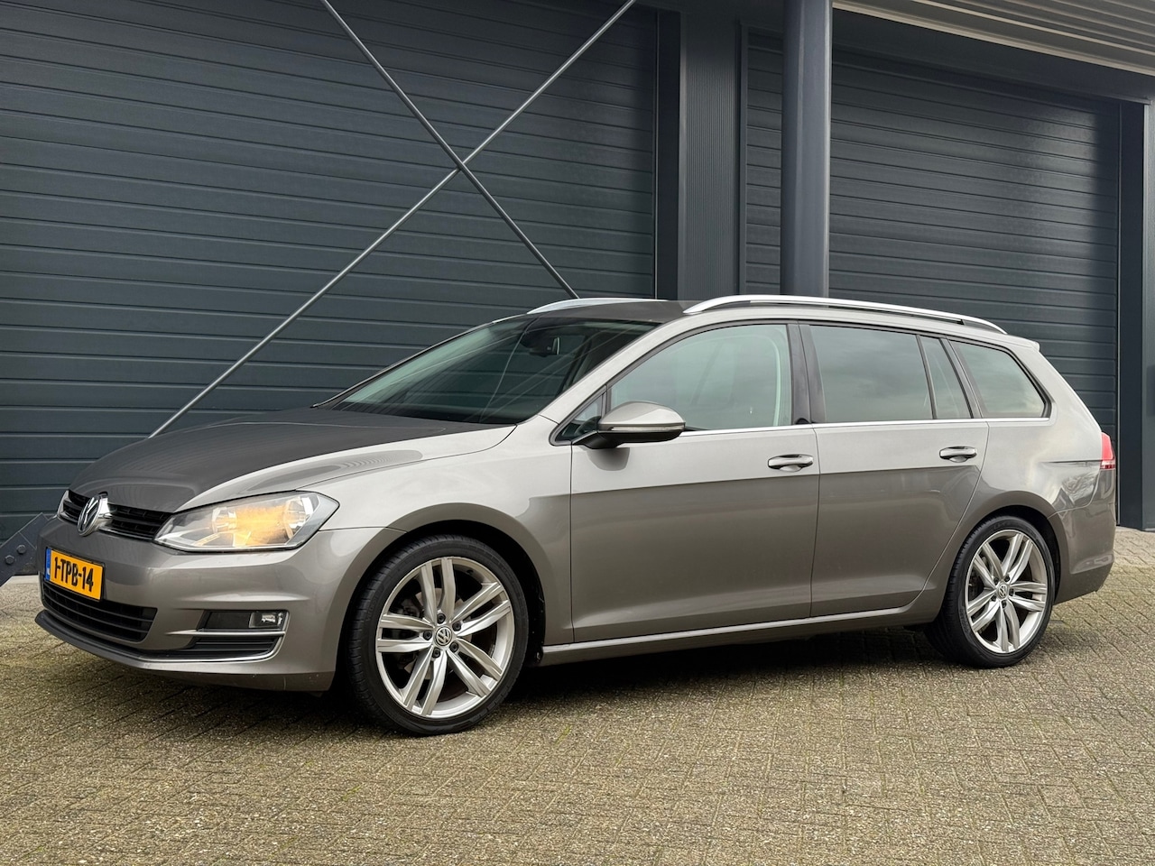 Volkswagen Golf Variant - 1.4 TSI Highline 1.4 TSI Highline, Carplay, Camera, Stoelverwarm., Trekhaak - AutoWereld.nl