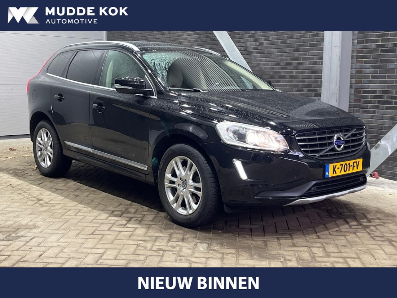 Volvo XC60 - 2.4 D4 R-Design | 5-Cilinder | Trekhaak | Leder | Getint Glas | Camera - AutoWereld.nl