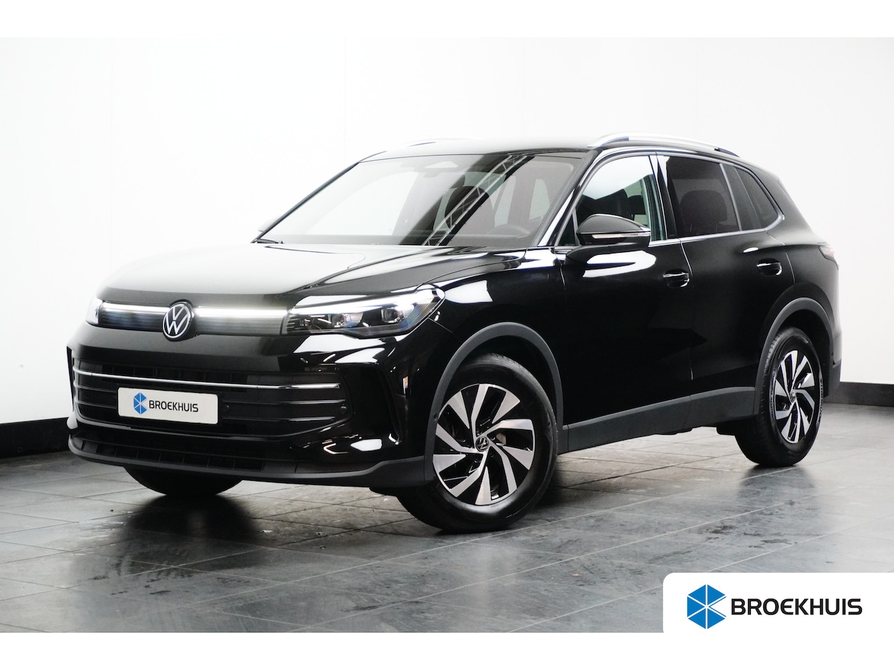 Volkswagen Tiguan - 1.5 eTSI 110 kW Life 150pk | Trekhaak | Dodehoekdetectie | Park assist | Camera achter | K - AutoWereld.nl
