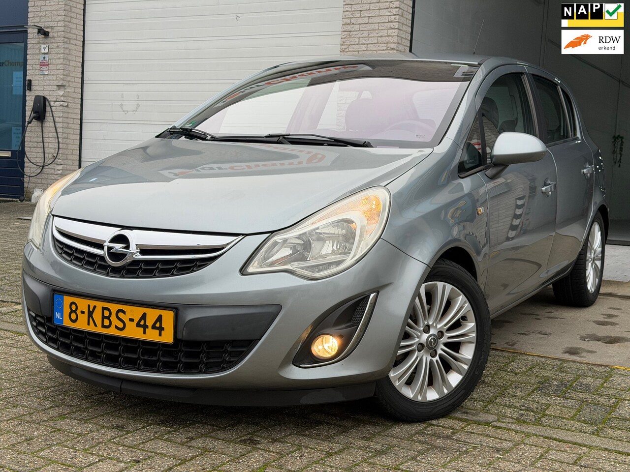 Opel Corsa - 1.4-16V Cosmo/5drs/nap/3e EIG/ dealeronderhouden/1jaar apk//pdc/airco/zeer nette auto. - AutoWereld.nl
