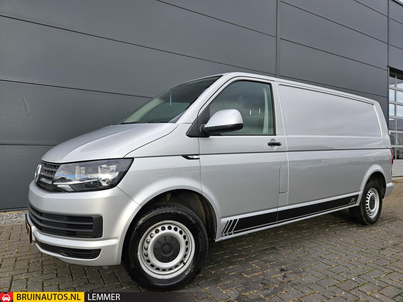 Volkswagen Transporter - 2.0 TDI L2H1 Airco Audio 102 Pk trekh - AutoWereld.nl