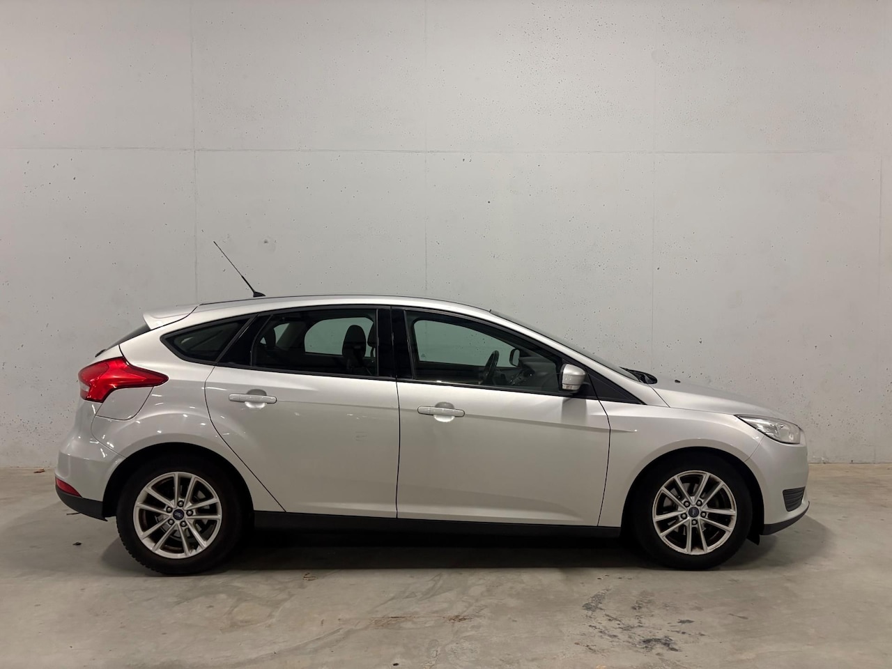 Ford Focus - 1.0 Trend Edition 5drs. Airco - AutoWereld.nl