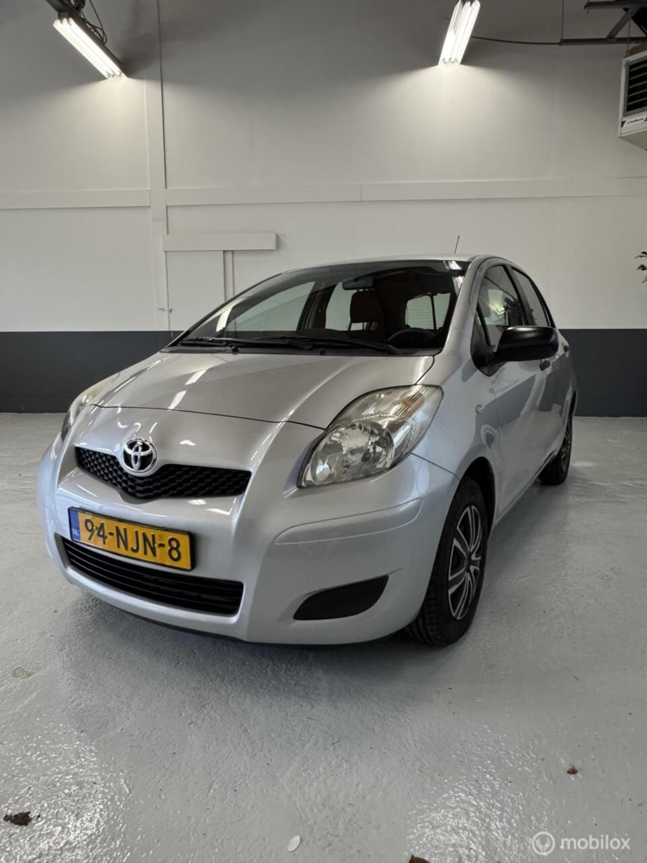 Toyota Yaris - 1.3 VVTi Comfort met slechts 97.663 KM gelopen. - AutoWereld.nl