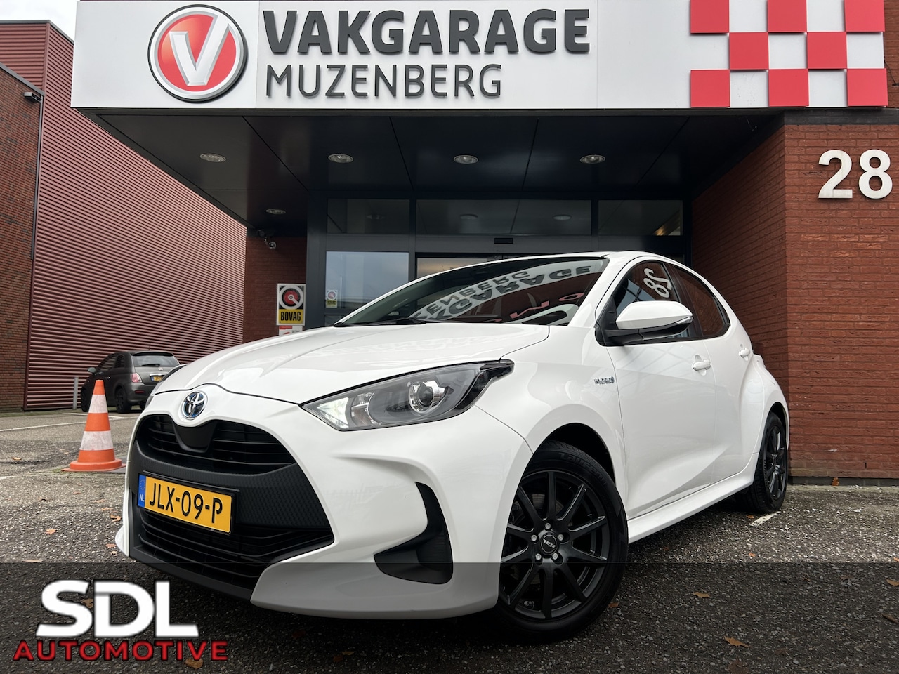 Toyota Yaris - 1.5 Hybrid Business Plus // ADAPTIEVE CRUISE // NAVI+CARPLAY // CAMERA // CLIMA // STOELVE - AutoWereld.nl