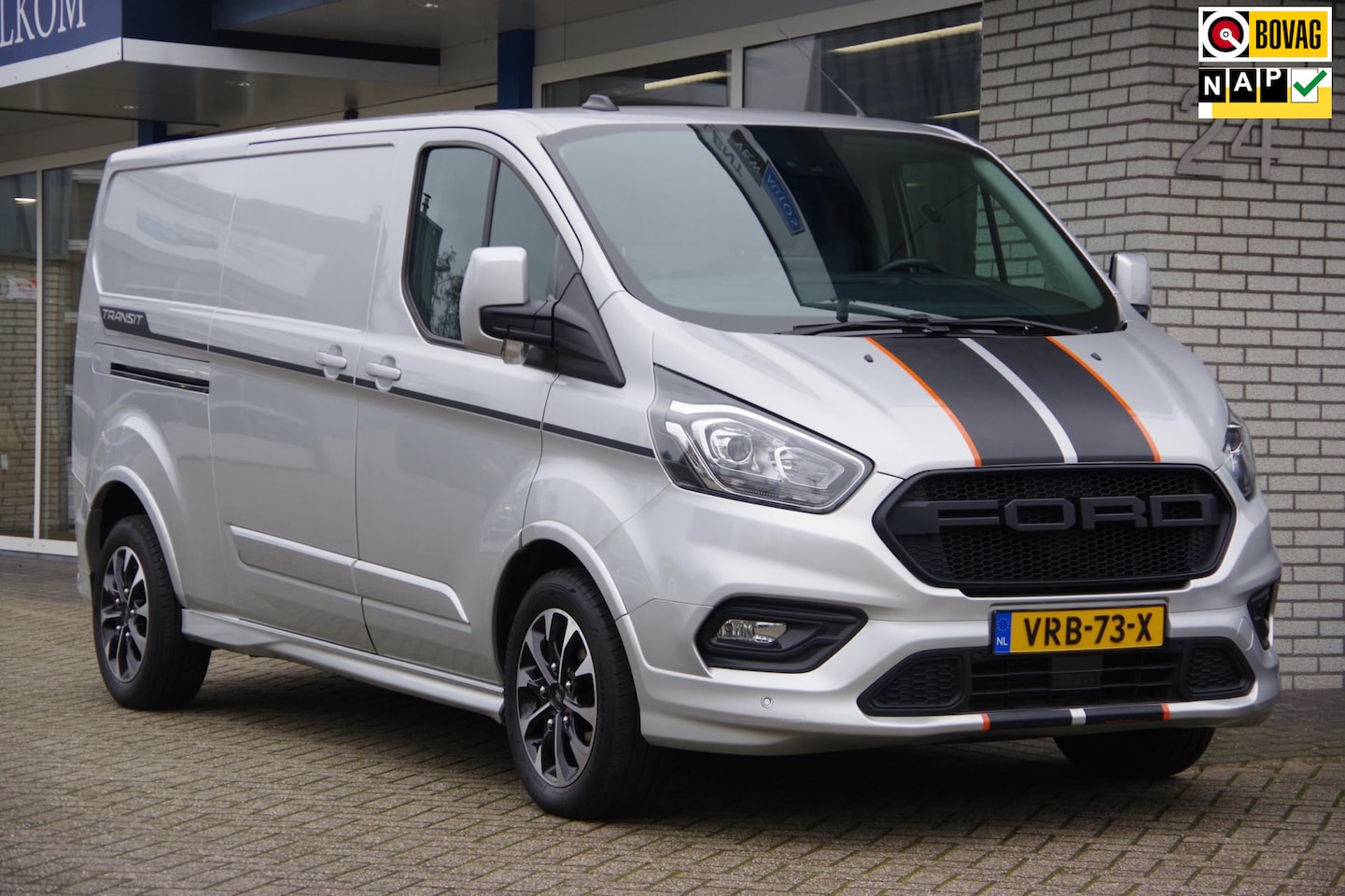 Ford Transit Custom - 320 2.0 TDCI L2H1 Sport Automaat 185PK Carplay Trekhaak Stoelverwarming - AutoWereld.nl