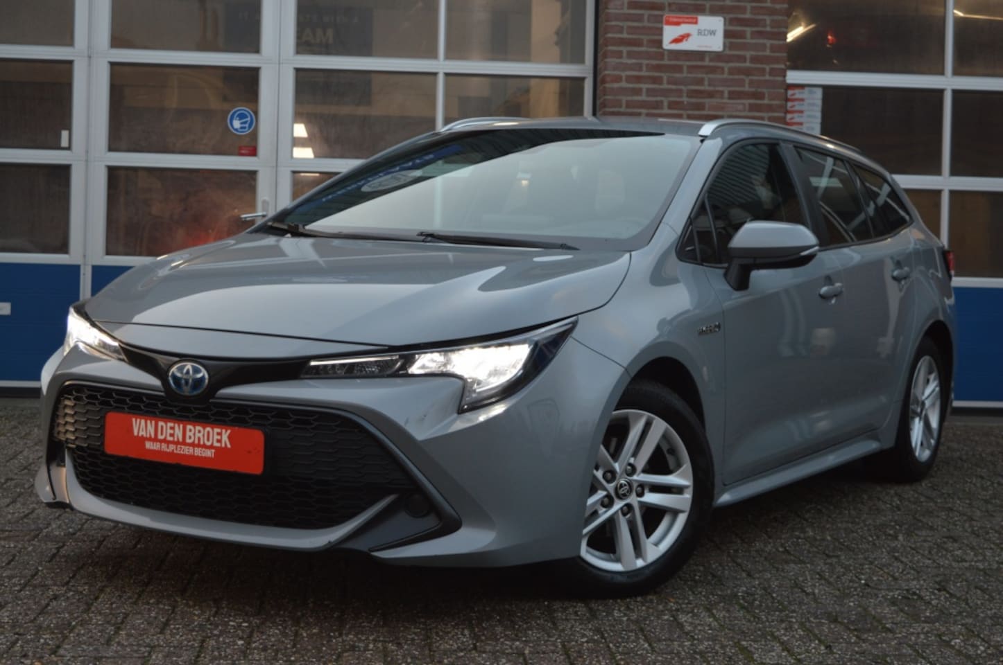 Toyota Corolla Touring Sports - 1.8 | HYBRID - CAMERA - LED - AutoWereld.nl