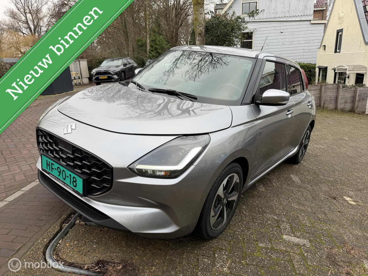 Suzuki Swift - 1.2 Style Smart Hybrid 1.2 Style Smart Hybrid, AUTOMAAT - AutoWereld.nl