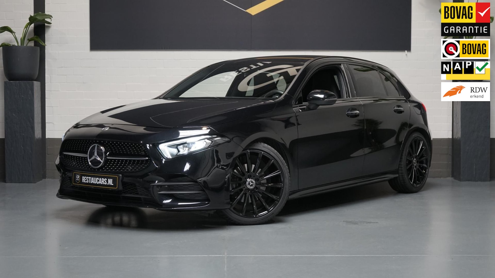 Mercedes-Benz A-klasse - A200 AMG AUTOMAAT-AMBIANCE-CAMERA-CLIMA-KEYLESS-LED-MBUX-NAVIGATIE - AutoWereld.nl