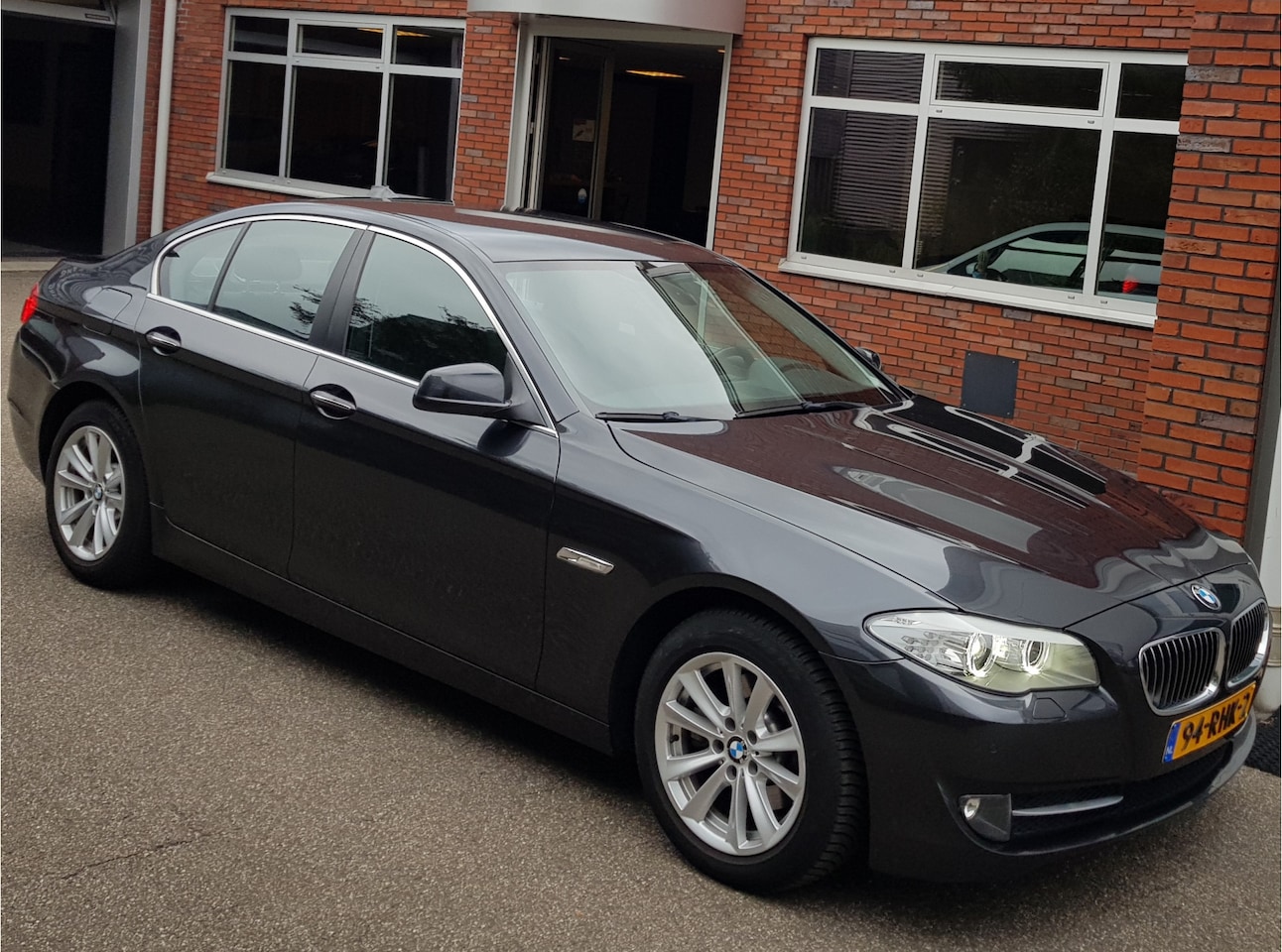 BMW 5-serie - 523i Aut ComfZetels Leder GrNavi Xenon - AutoWereld.nl