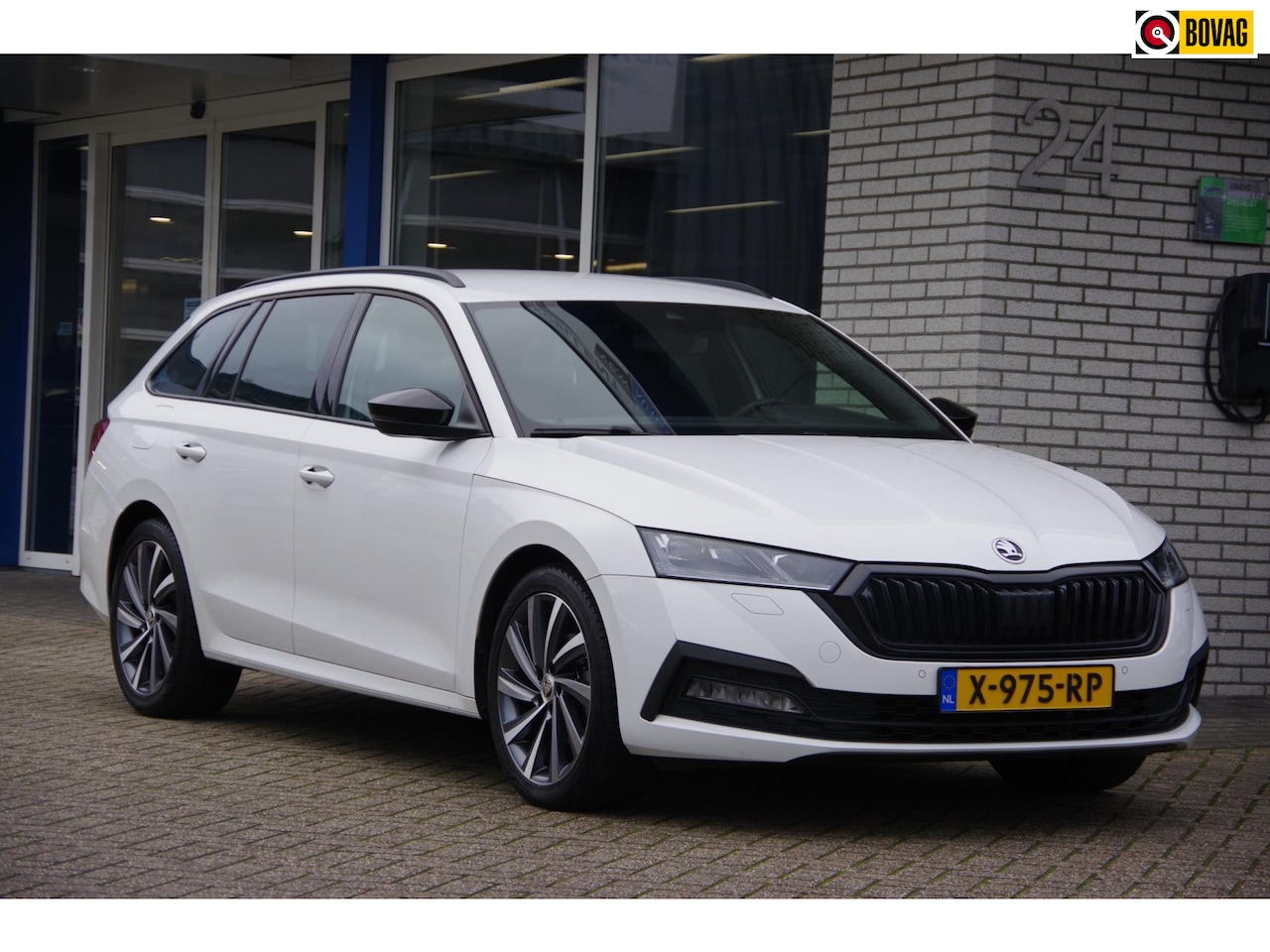 Skoda Octavia Combi - 1.0 e-TSI Sport Business Stuur/stoelverwarming Carplay Lane-assist - AutoWereld.nl