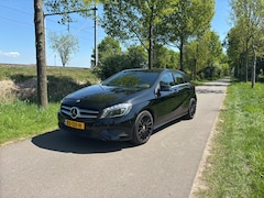 Mercedes-Benz A-klasse - 200 Prestige Parkeer sensoren, Carplay, stoelverwarming