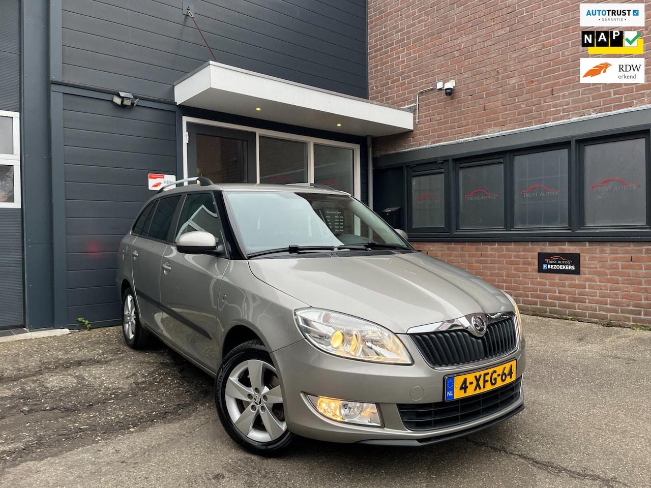 Skoda Fabia Combi - 1.2 TSI Drive|Nap|Automaat|Pdc|Trekhaak|Navi - AutoWereld.nl