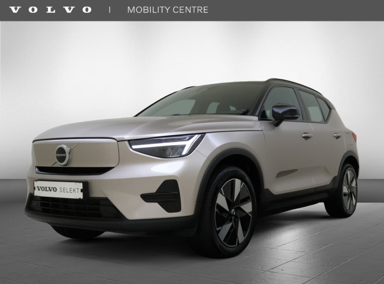 Volvo XC40 - Extended Plus 82 kWh | Trekhaak | Two-Tone | All-Seasonbanden - AutoWereld.nl