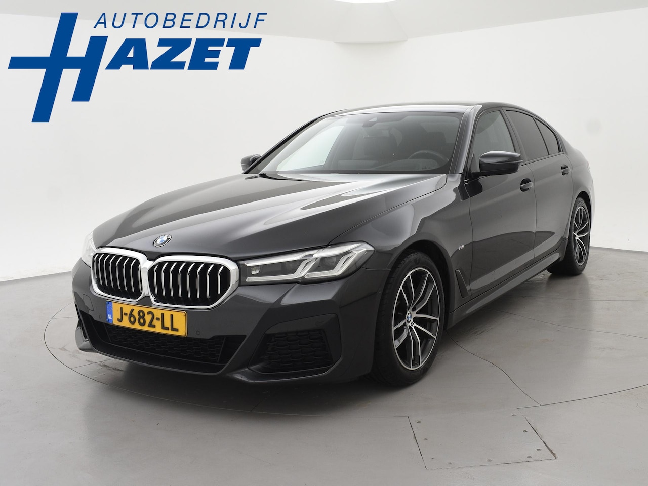 BMW 5-serie - 518D M-SPORT SEDAN + NAPPA LEDEREN COMFORTZETELS | TREKHAAK | H/K | HEAD-UP | SFEERVERLICH - AutoWereld.nl