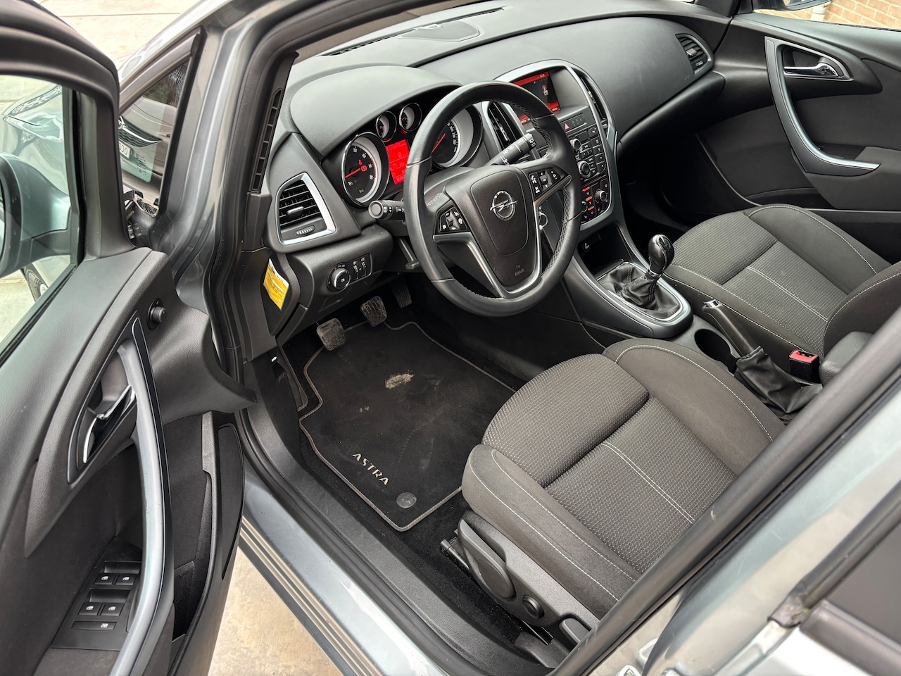 Opel Astra Sports Tourer - 1.4 Turbo Design Edition | Navi. Sportstoel. 140pk.