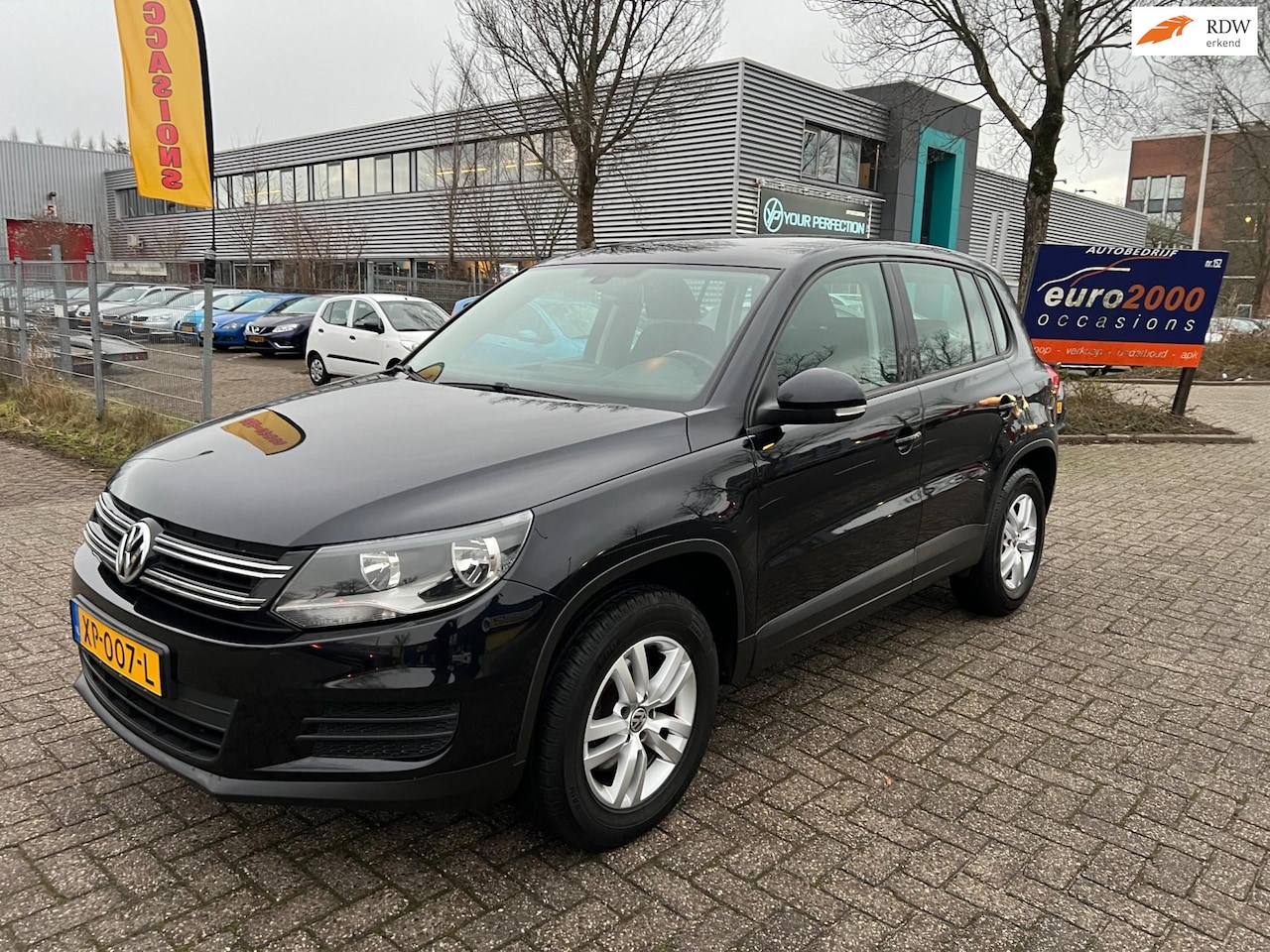Volkswagen Tiguan - 1.4 TSI Easyline - NAVIGATIE - TREKHAAK ! - AutoWereld.nl