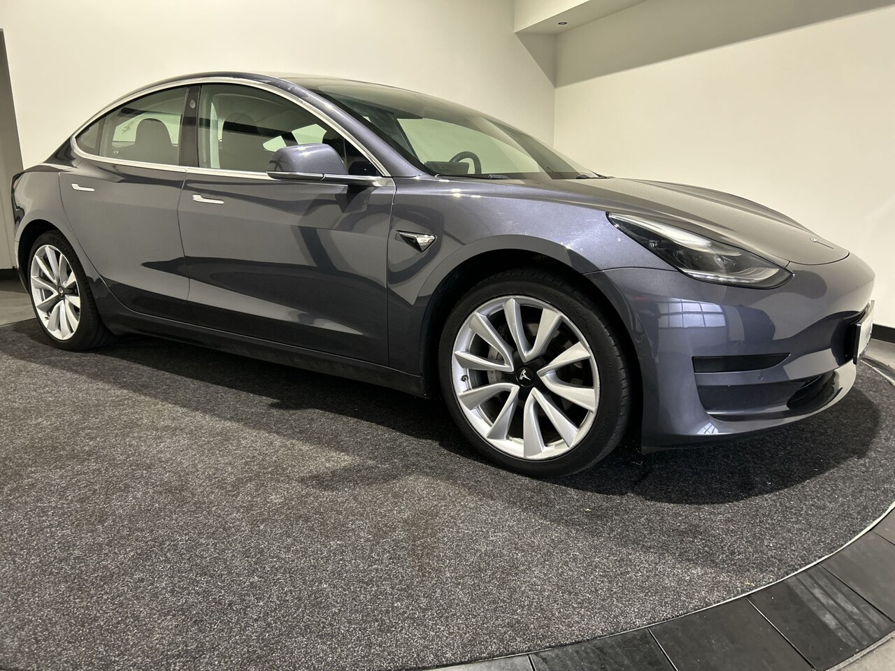 Tesla Model 3 - Standard RWD Plus 60 kWh 19'' Velgen | € 16.500,00 netto - AutoWereld.nl