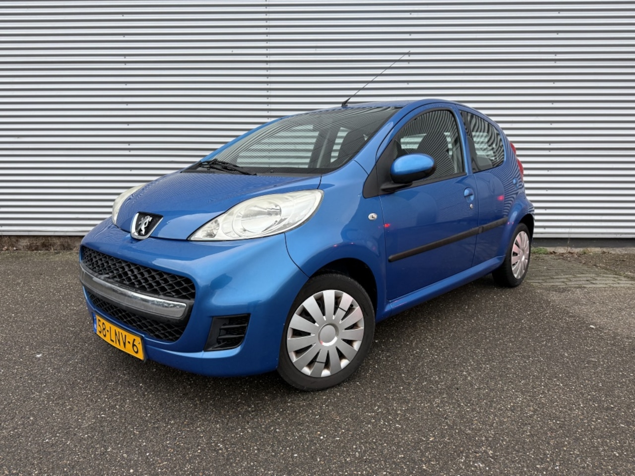 Peugeot 107 - 1.0-12V XS NAP 5deurs Airco C.D.V. Elektrische ramen toerentelle - AutoWereld.nl