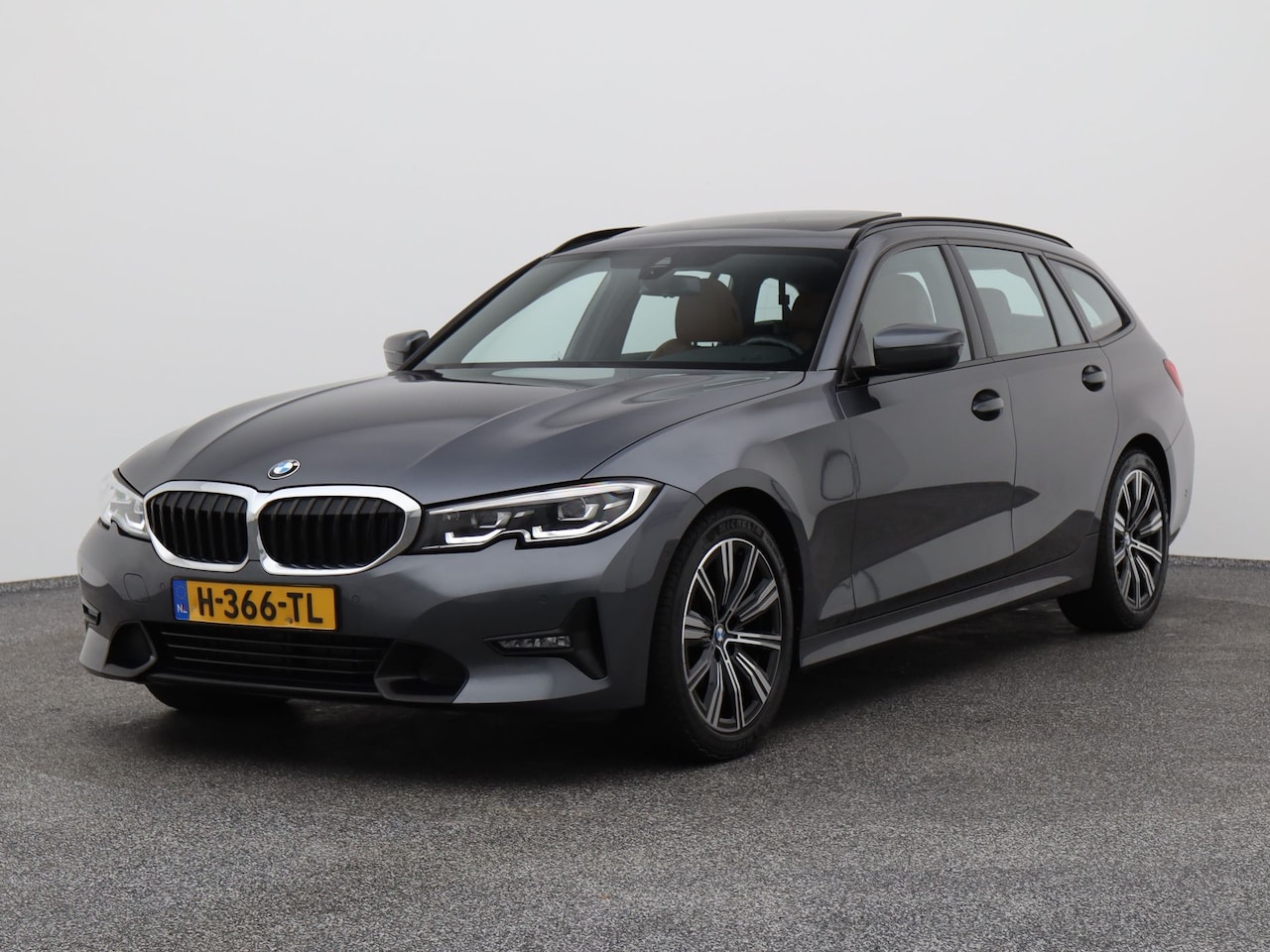 BMW 3-serie Touring - 320i High Executive Edition | PANO | CAMERA | H&K | STOELVERW. | TREKHAAK - AutoWereld.nl