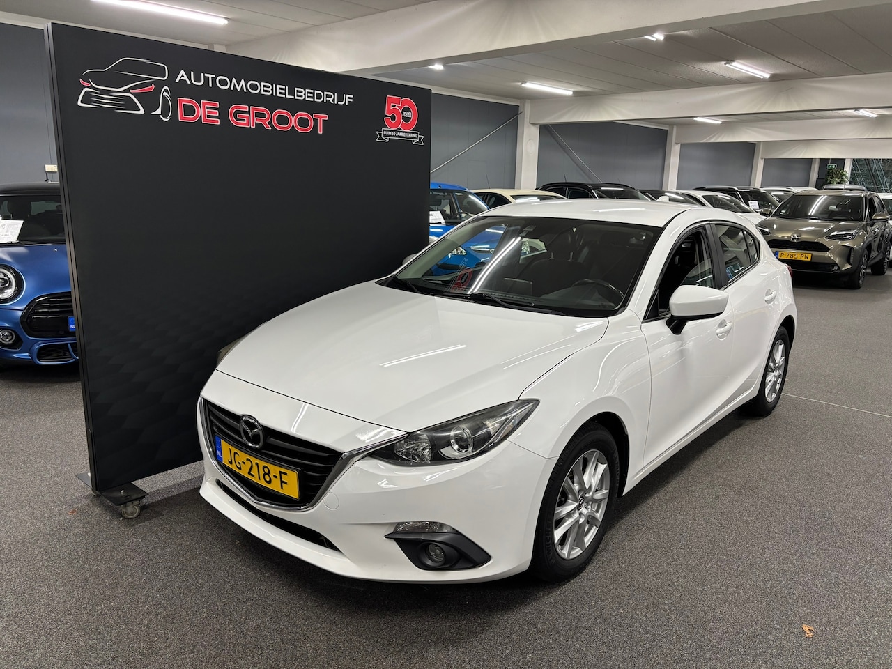 Mazda 3 - 2.0 Skylease NL-Auto met Navigatie, Climat Control, Cruise Control en LM-velgen - AutoWereld.nl