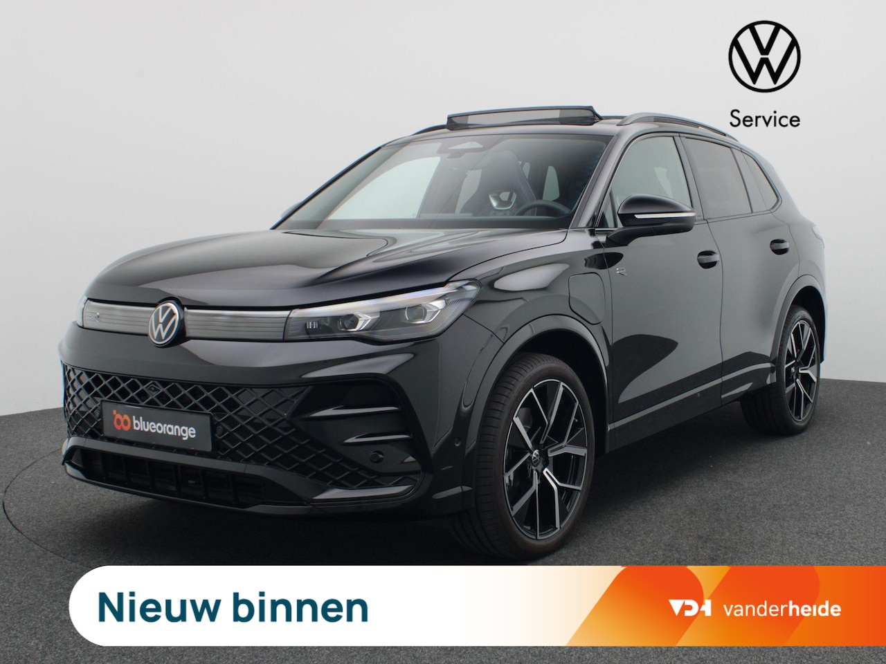 Volkswagen Tiguan - 1.5 eHybrid R-Line Edition 204PK DSG Pano-Schuifdak, Black Style, Trekhaak, 20" LM Velgen, - AutoWereld.nl