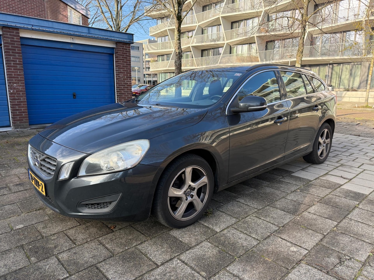 Volvo V60 - 1.6 T4 132kw R-Design Automaat Cruise PDC NAVI - AutoWereld.nl
