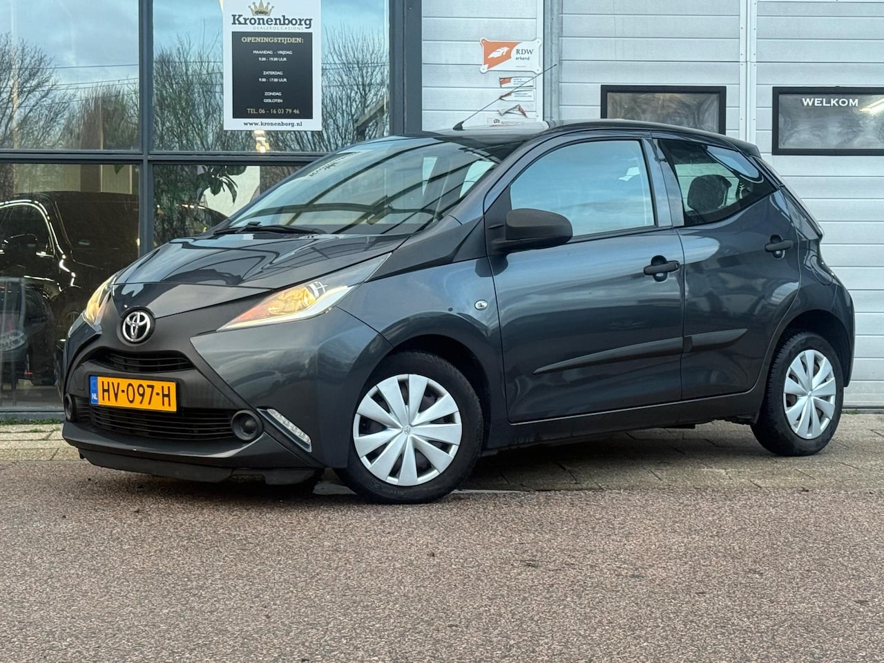 Toyota Aygo - 1.0 VVT-i x-play 1.0 VVT-i x-Play, CARPLAY, NAP, APK - AutoWereld.nl