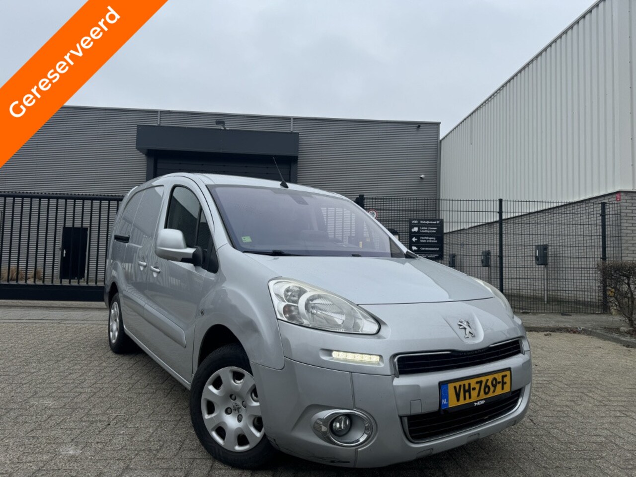 Peugeot Partner - 122 1.6eHDI L2 H1 Navi/Cruise/Airco 2014 - AutoWereld.nl