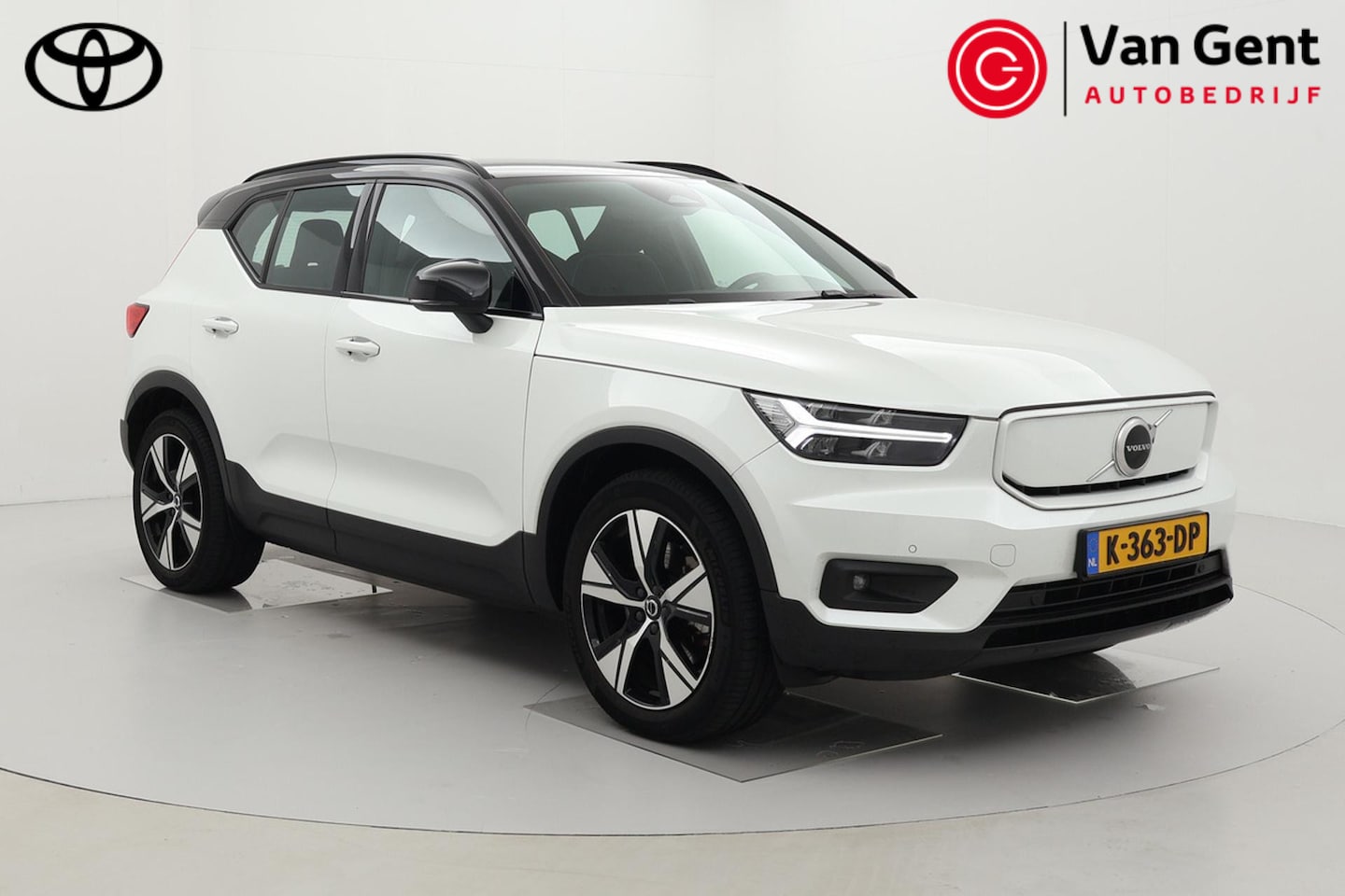 Volvo XC40 - Recharge P8 AWD R-Design | Trekhaak | Navigatie | Dodehoek detectie | Stoel-/stuurverwarmi - AutoWereld.nl