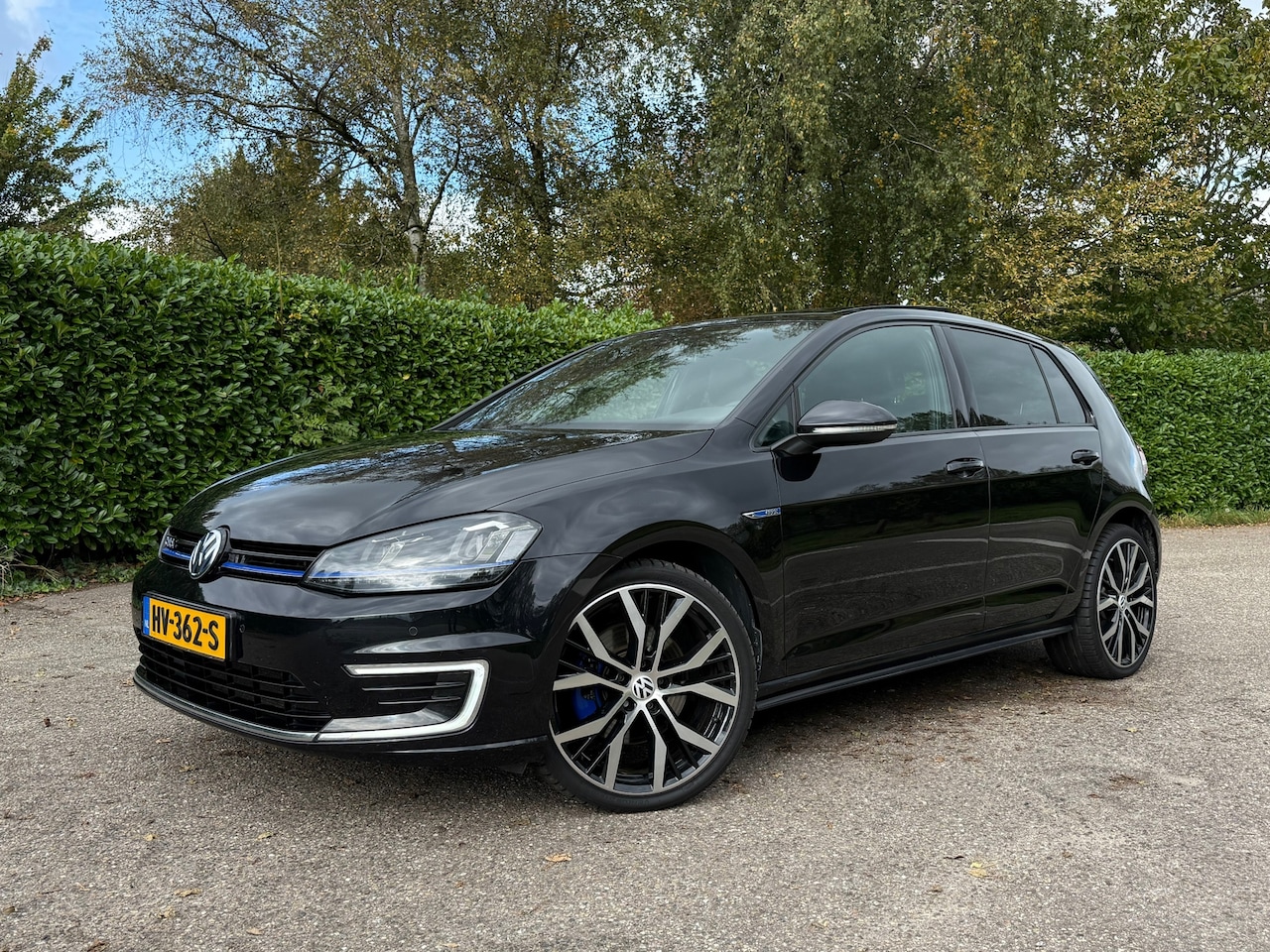 Volkswagen Golf - 1.4 TSI GTE Nw MEGATRONIC | Panoramadak | Leder | 19" Velgen | Navi | Clima | PDC | Cruise - AutoWereld.nl