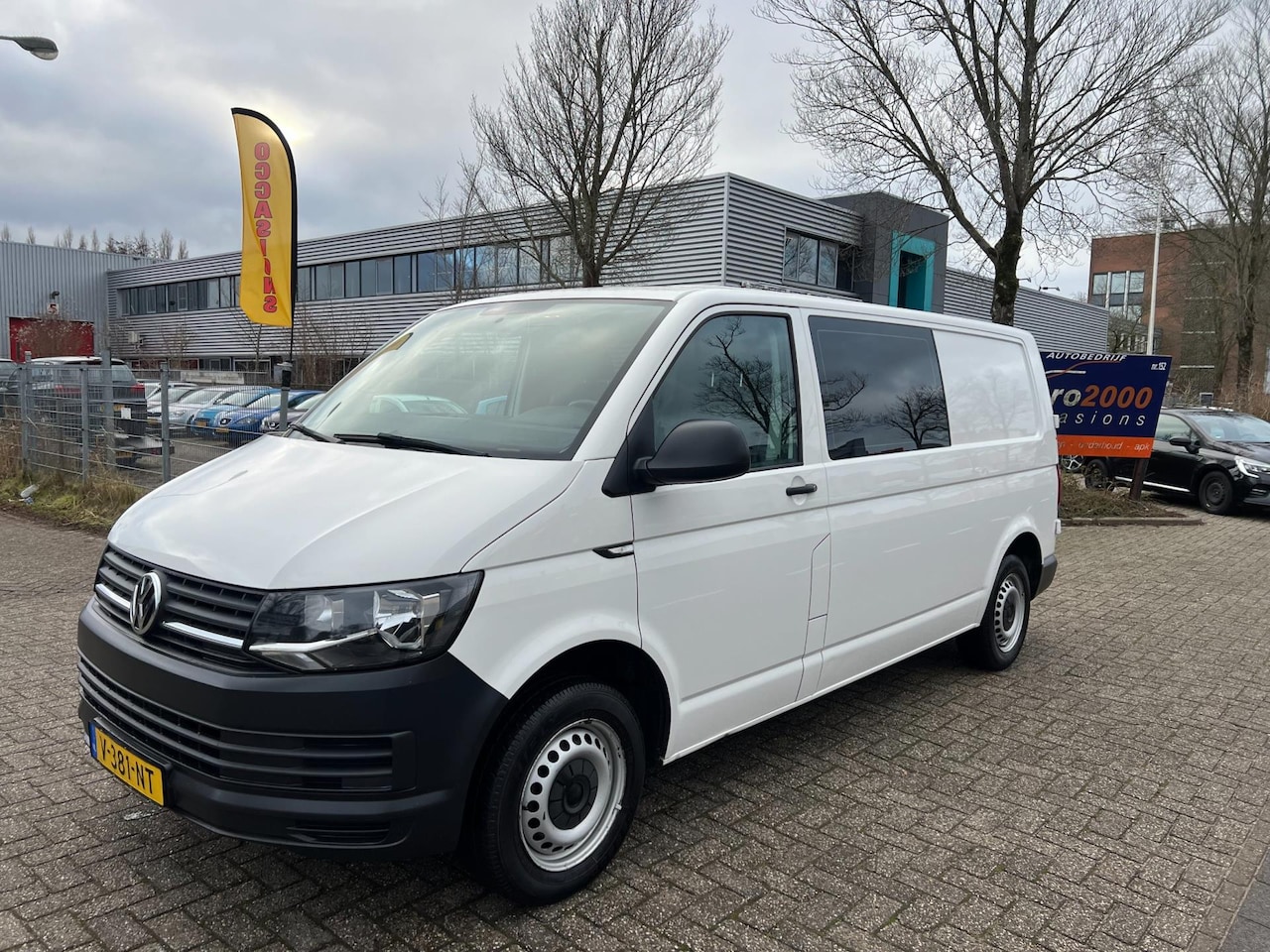 Volkswagen Transporter - 2.0 TDI L2H1 DC NAVI - TREKHAAK ! - AutoWereld.nl