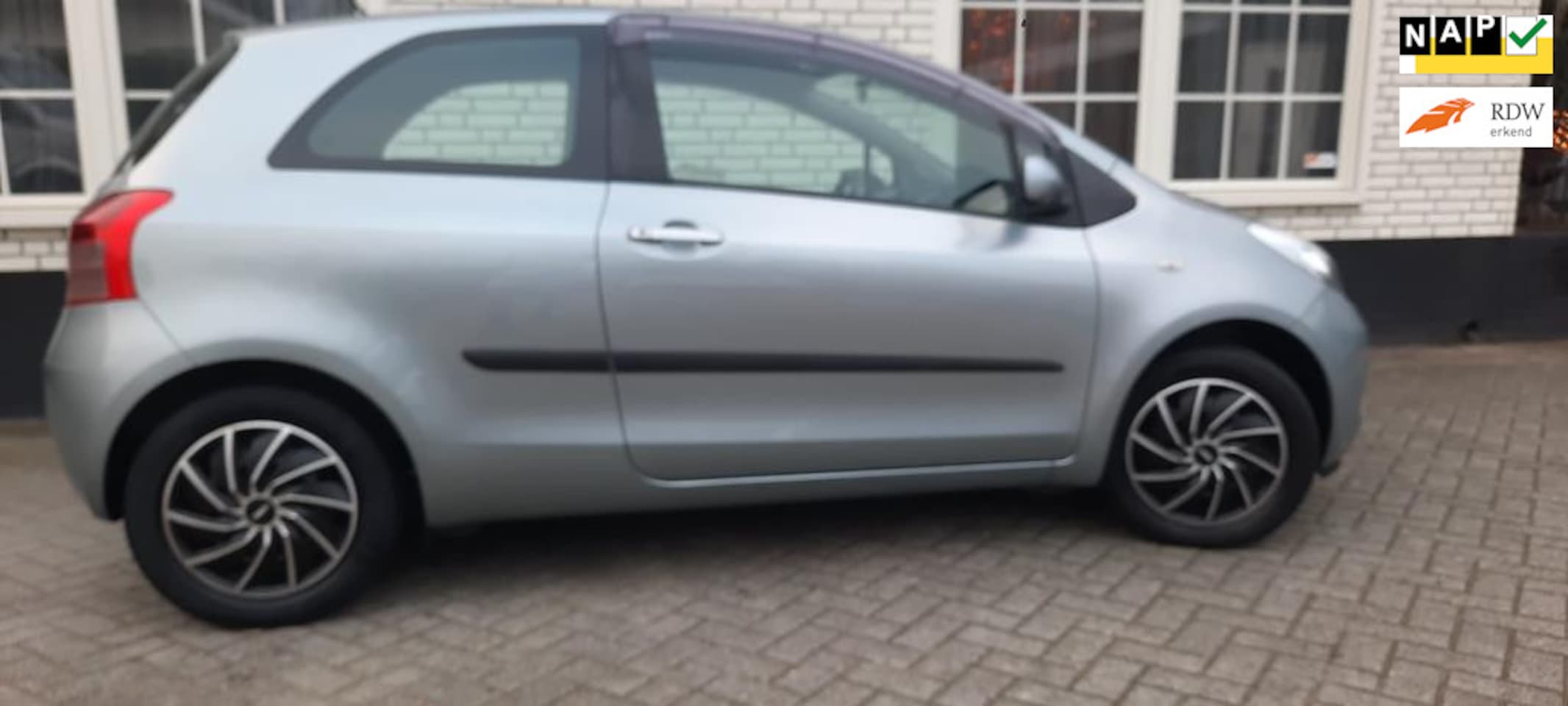 Toyota Yaris - 1.3 VVTi Sol MMT AUTOMAAT VOL JAAR APK - AutoWereld.nl