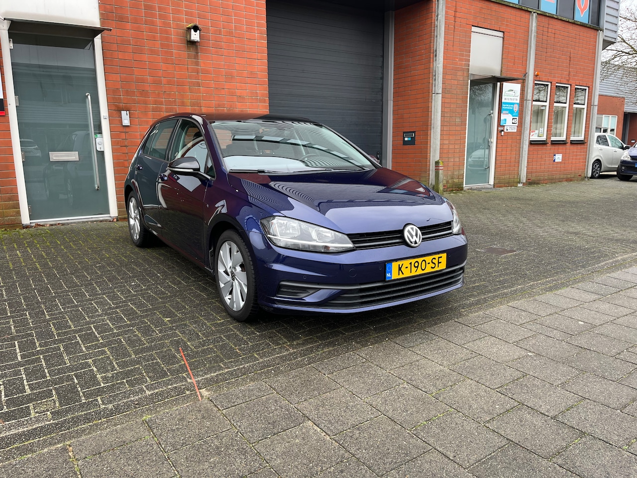 Volkswagen Golf - 1.0 TSI Trendline - AutoWereld.nl