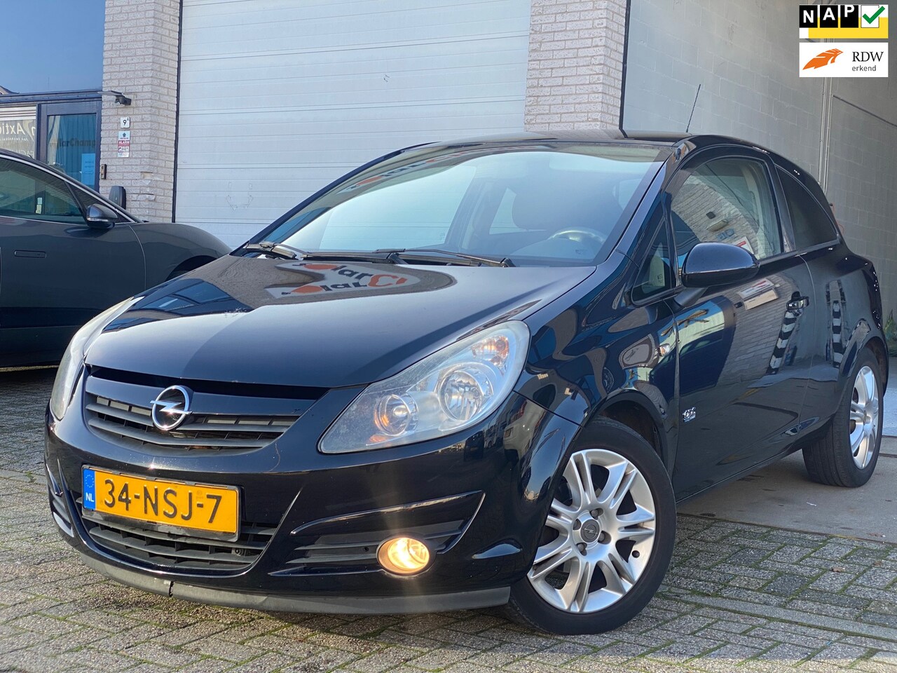 Opel Corsa - 1.2-16V Color Edition/OPC uitvoering/ nap/ 2e EIG/ dealeronderhouden/ 1jaar apk/ zeer nett - AutoWereld.nl