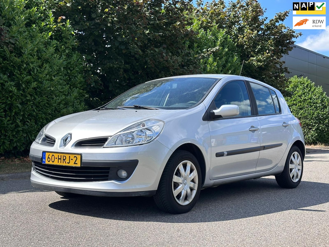 Renault Clio - 1.6-16V Dynamique Automaat*5DR*Cruise*Airco*NAP*Trekhaak*Distributie VV*2e eigenaar* - AutoWereld.nl