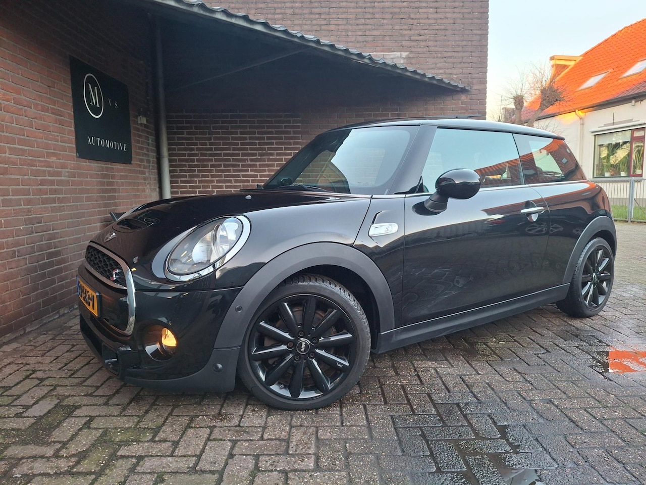 MINI Cooper S - Mini 2.0 192PK Chili Serious Business Panoramdak / Navigatie / Harman & Kardon / Achteruit - AutoWereld.nl