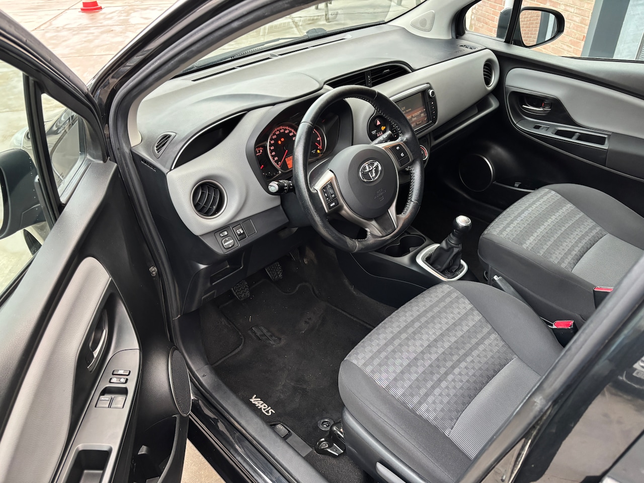 Toyota Yaris - 1.0 VVT-i Aspiration | 5drs. Org-NL auto. 1e eig. Airco.