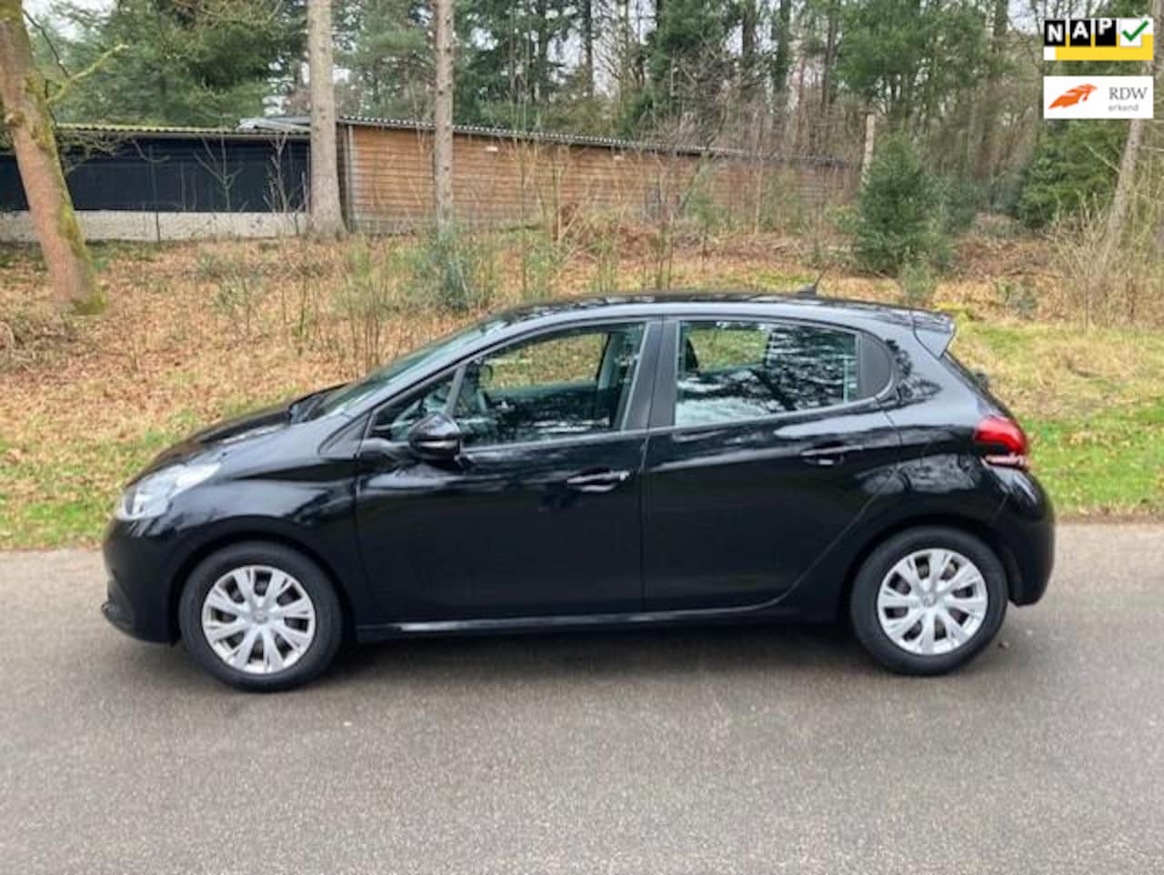 Peugeot 208 - 1.2 PureTech Blue Lion Cruise navi PDC - AutoWereld.nl