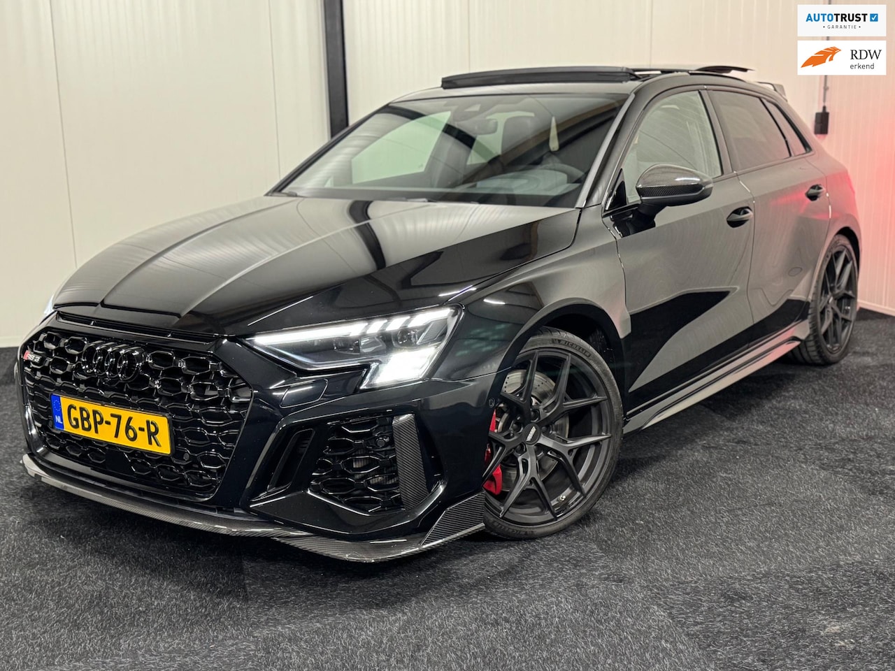 Audi RS3 - 2.5 TFSI Quattro UNIEK FULLCARBON/VOSSEN/PANO/HUD/AMBIENT/KEYLESS/MATRIX/B&O/NIEUWSTAAT - AutoWereld.nl