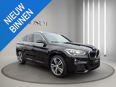 BMW X1 - sDrive20i M Sport Leder Head Up |Park Assist Pack | High Executive-pakket | 18"Velg |