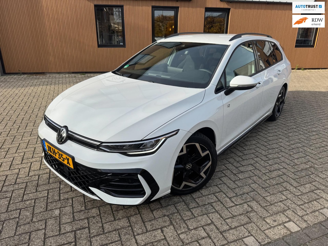 Volkswagen Golf Variant - 1.5 TSI R-Line Edition Parkeer Camera - AutoWereld.nl