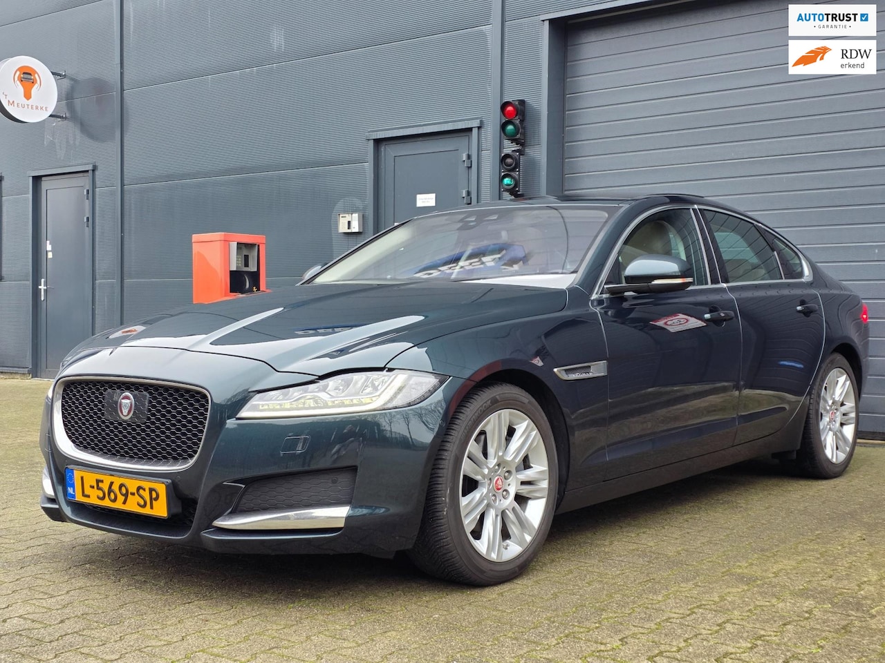 Jaguar XF Portfolio - 2.0 / SCHUIF-KANTELDAK / MERIDIAN / KEYLESS / HEAD-UP / CAMERA / ADAPT CRUISE / STOELVERW - AutoWereld.nl
