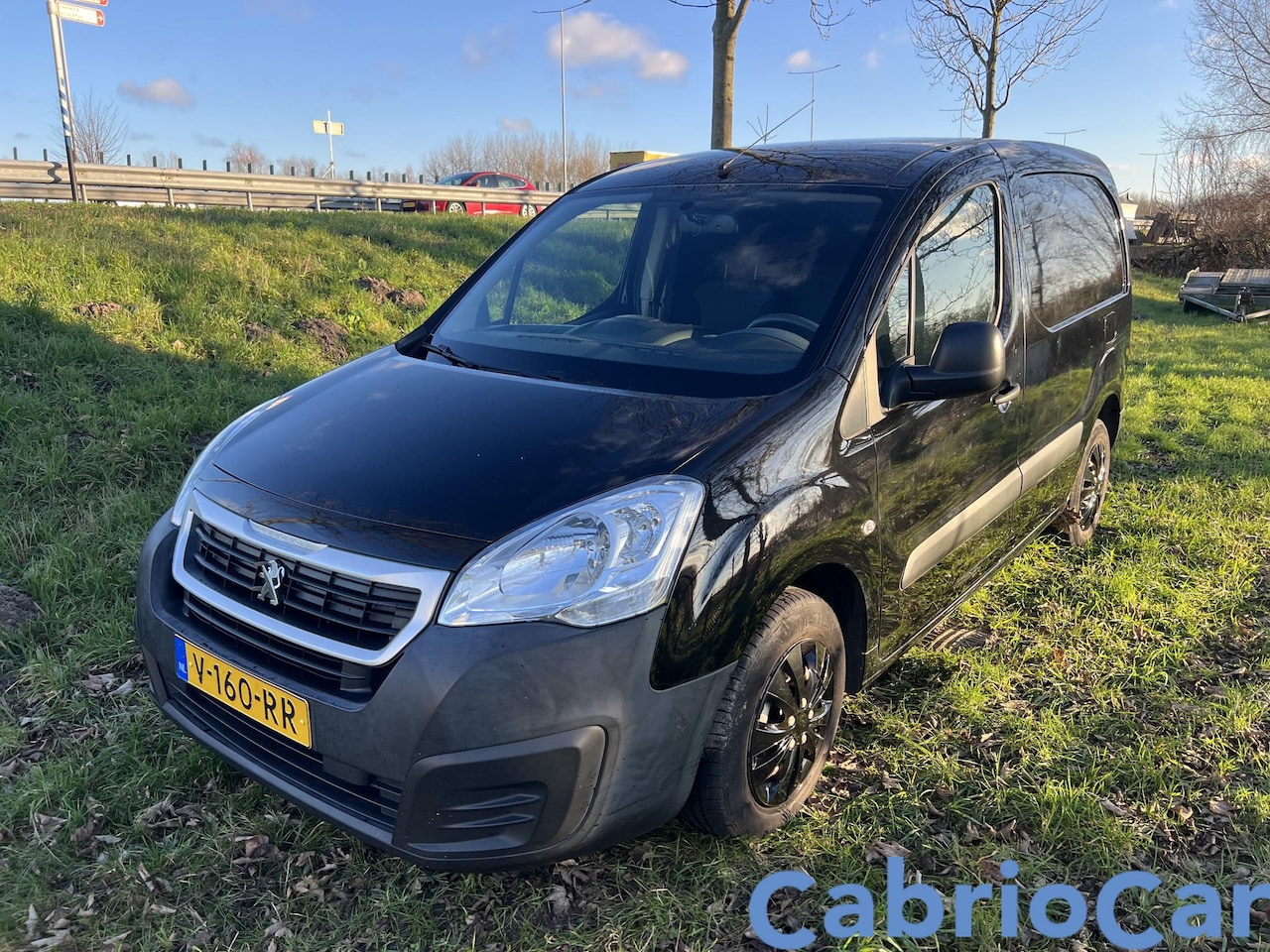 Peugeot Partner - 120 1.6 BlueHDi 75 L1 Premium Euro 6 Trekhaak - AutoWereld.nl